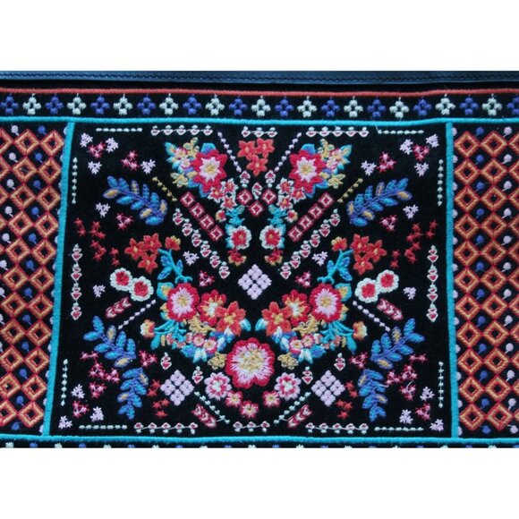 SAVANNA JANE Embroidered Pouch Wristlet Purse 13" x 8.5" - Picture 4 of 9